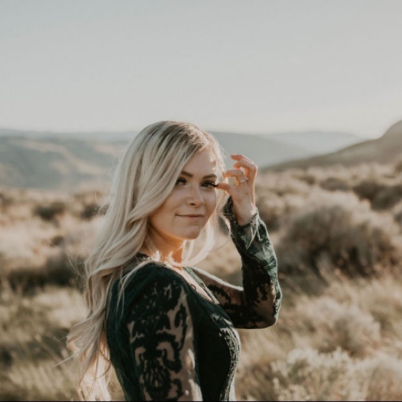 Meet your Posher, Laryssa - Picture 1 of 1